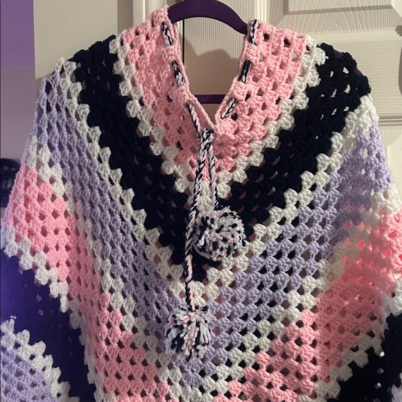 Chic Crochet Poncho with Fringe - Picture 3 of 4